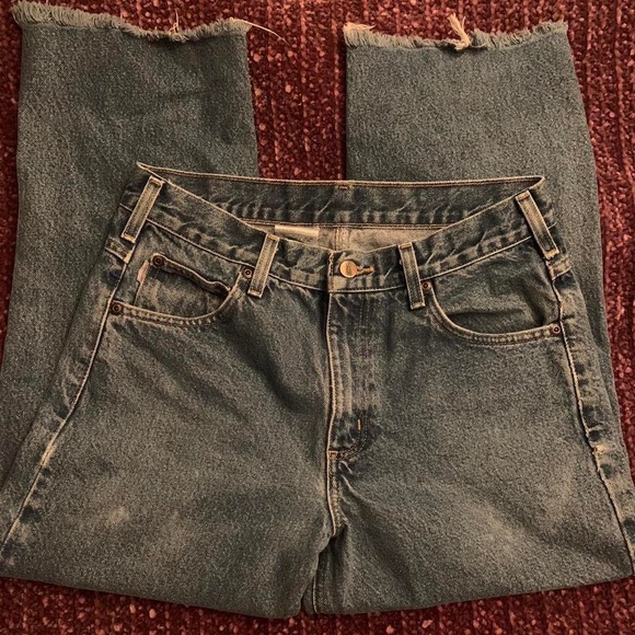 carhartt blue denim relaxed fit
waist laid flat: 14.5”
inseam: 24 - Picture 1 of 4
